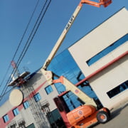 Alquiler de plataforma elevadora diesel 26m