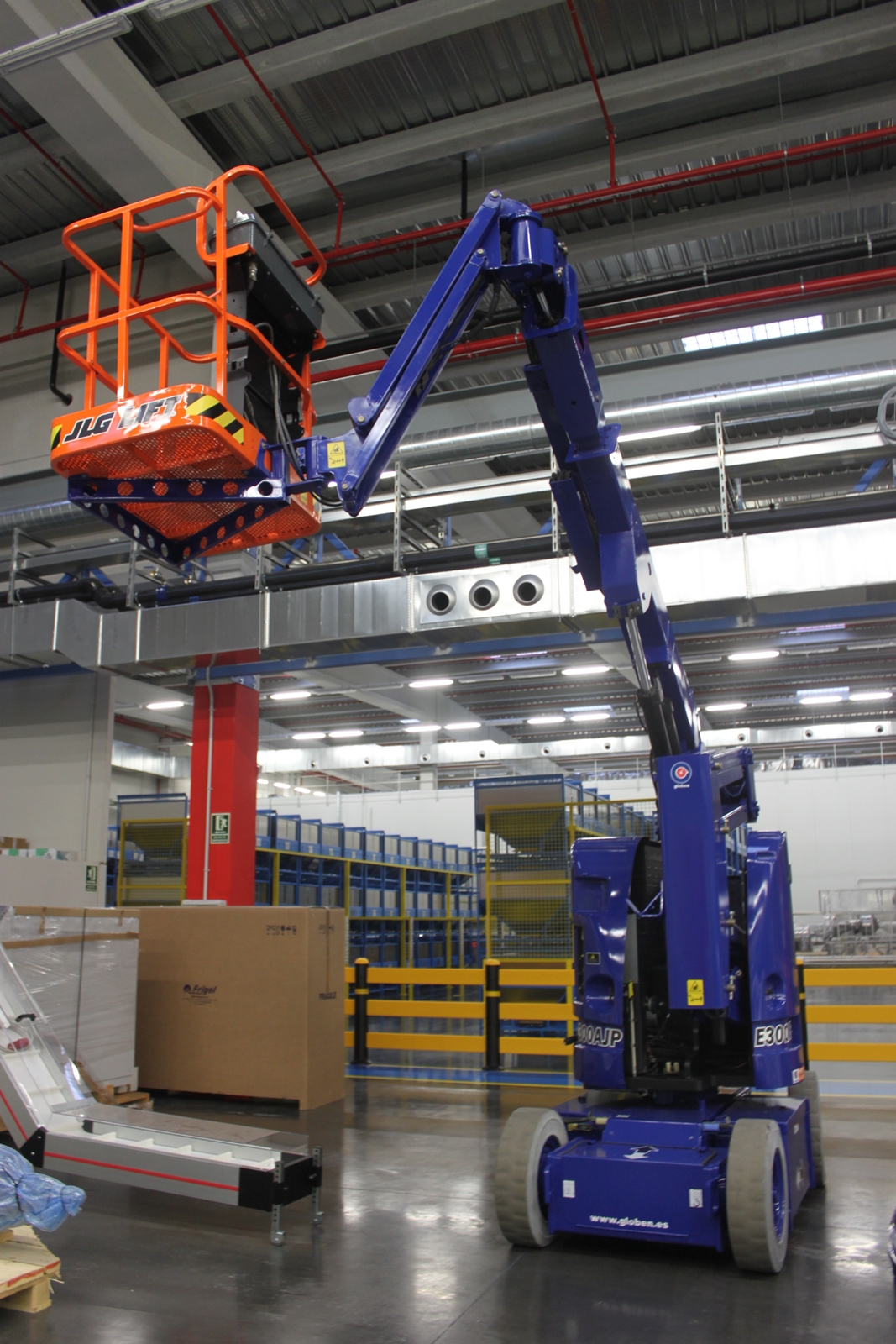 Plataforma articulada eléctrica E300AJP