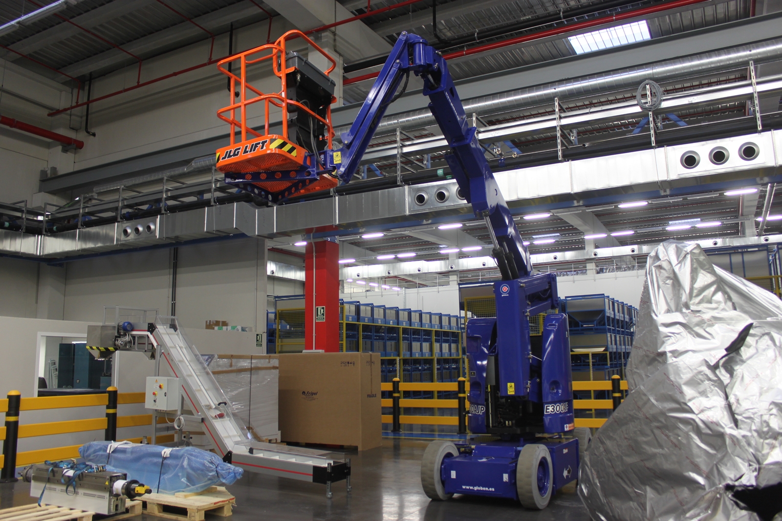 Plataforma articulada eléctrica E300AJP