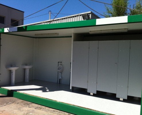 CASETA CON SERVICIO SANITARIO