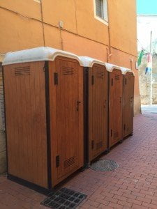 Sanitario madera natural