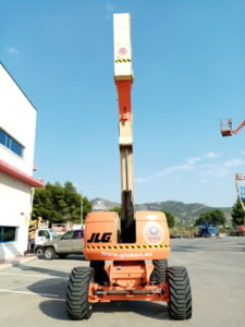 Alquiler de plataforma elevadora diesel 26m